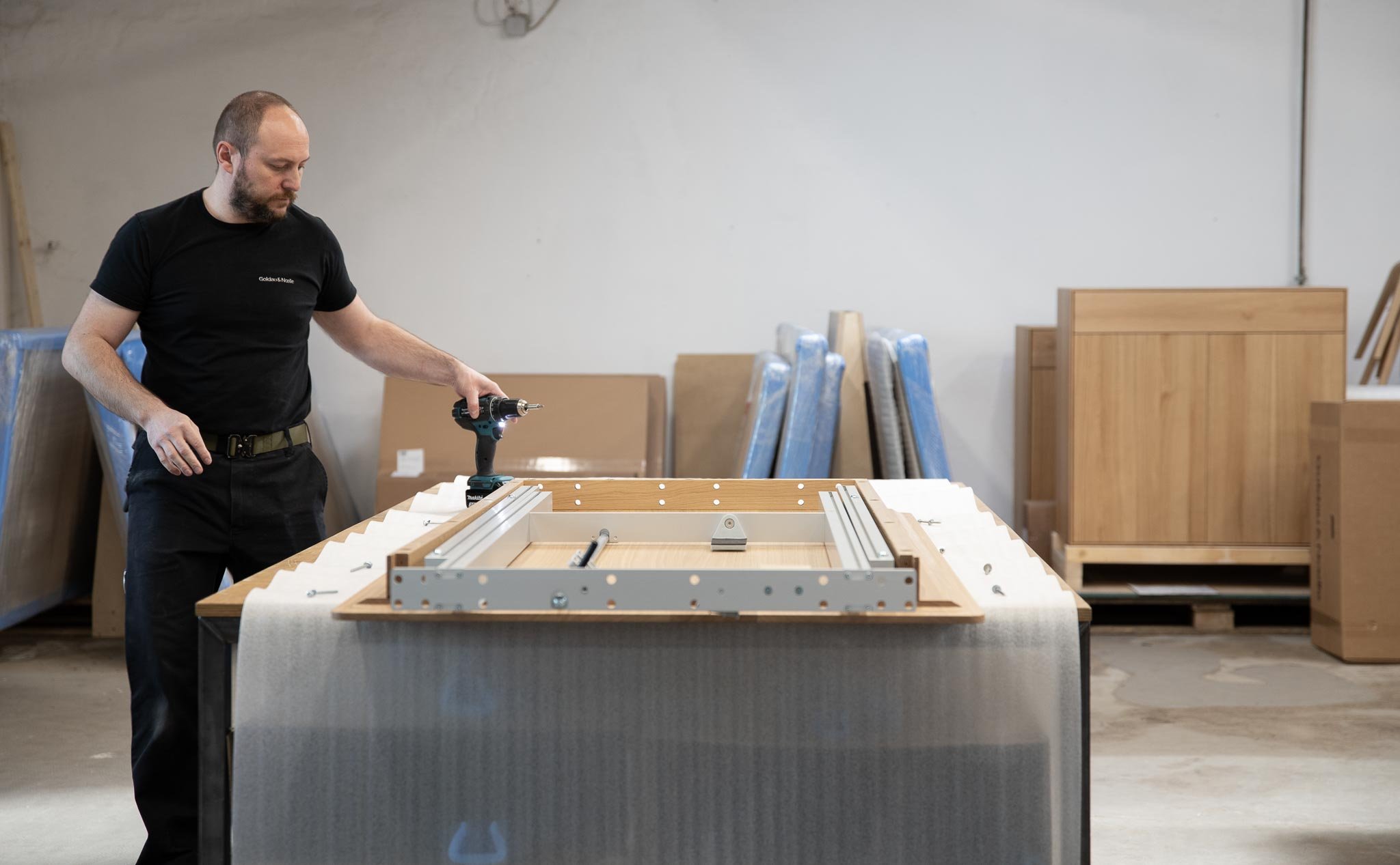 Endmontage von hochwertigen Moebelstuecken